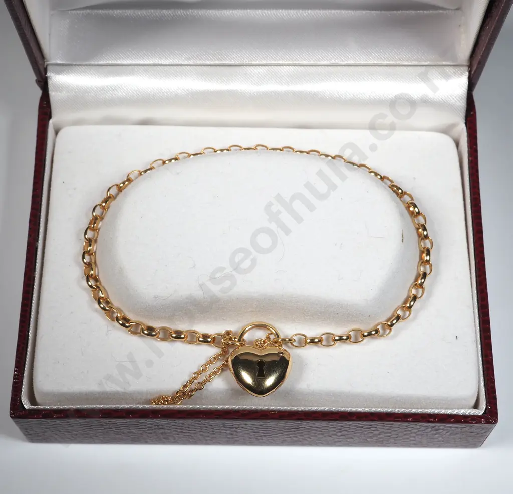 9ct Gold Chain Link  Bracelet with Heart Shaped Locket In Original Pascoes Box Image 1++