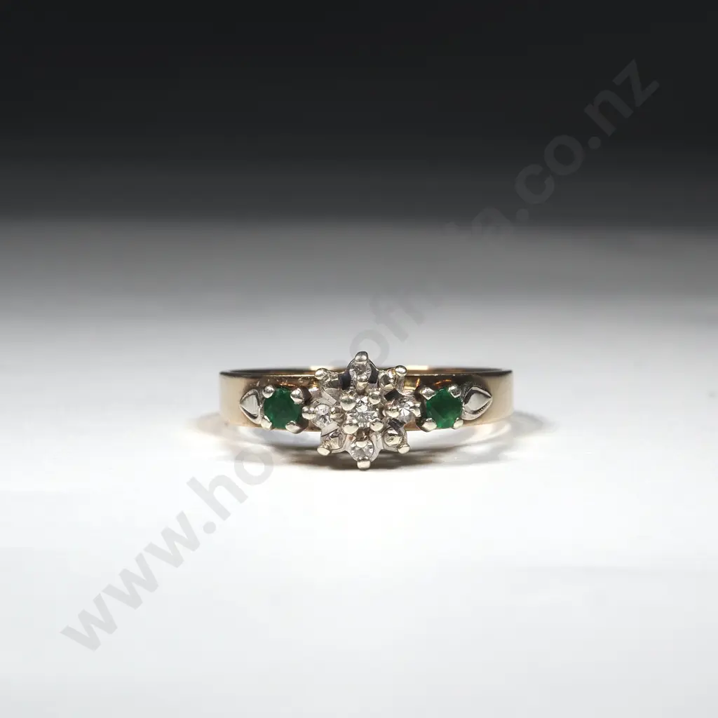 9ct Gold Diamond & Emerald Ring Image 1++