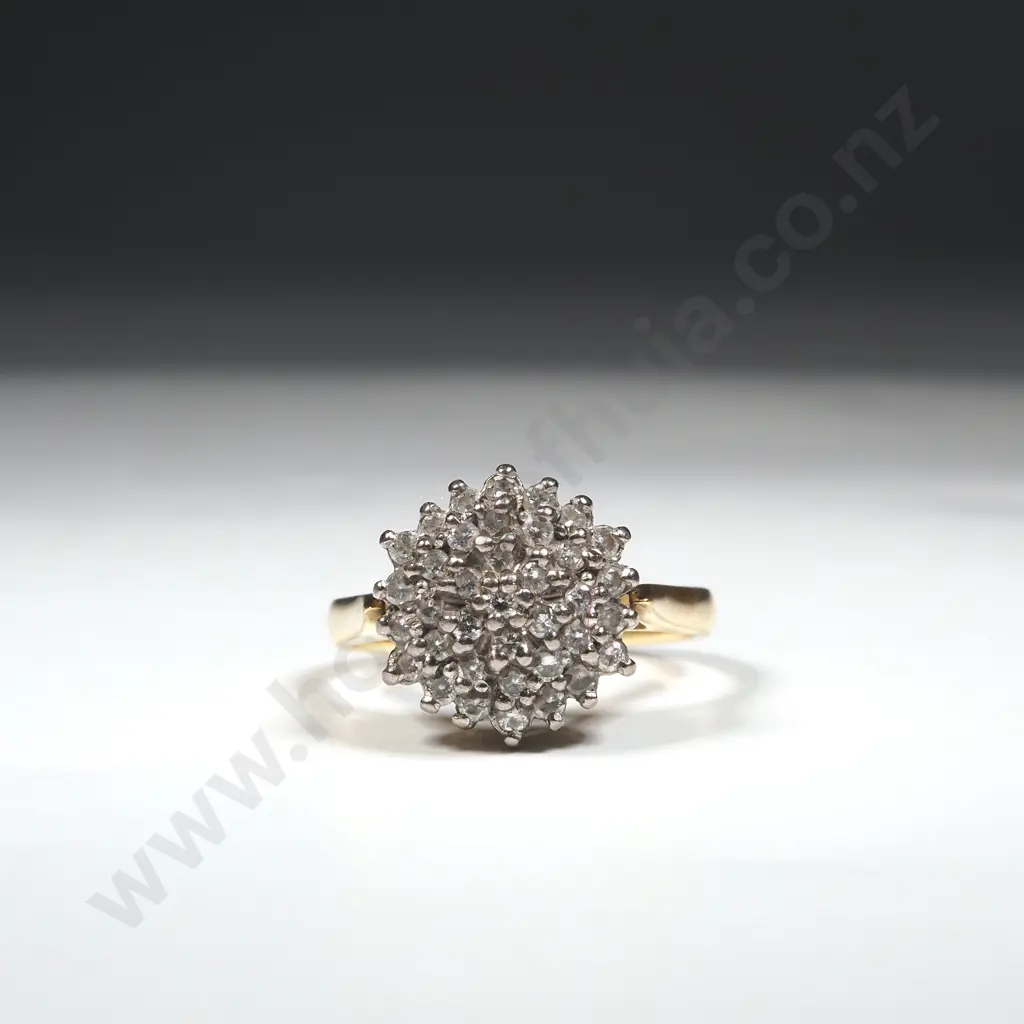 18ct Gold & Diamond Cluster Ring Image 1++