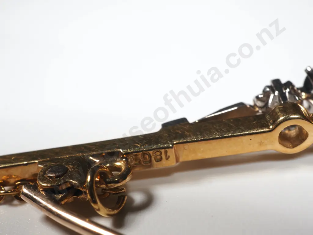 18ct gold Sapphire & Diamond Bar Brooch Image 1++