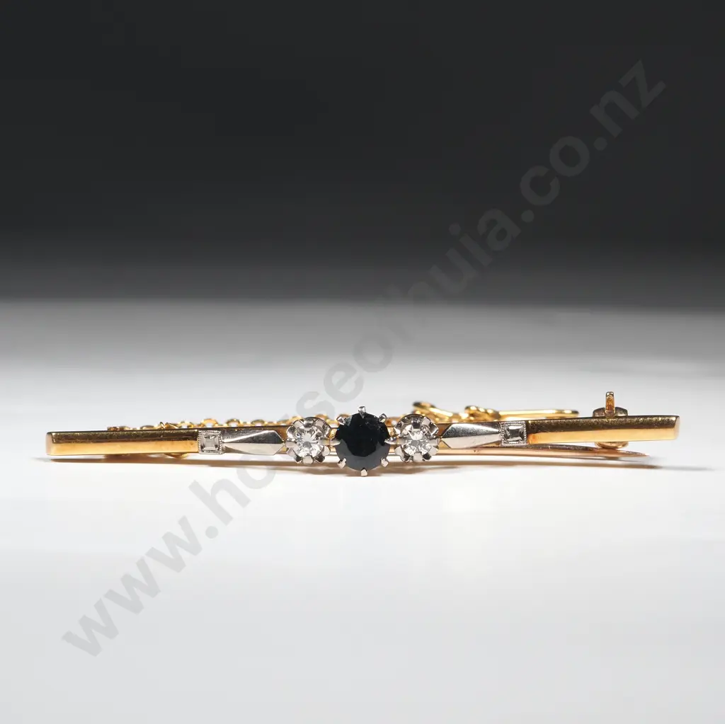 18ct gold Sapphire & Diamond Bar Brooch Image 1++