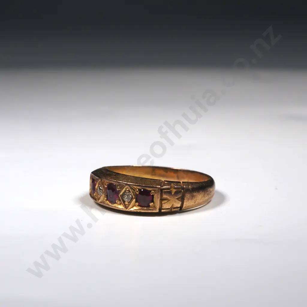 18ct Gold Diamond & Ruby Ring Image 1++