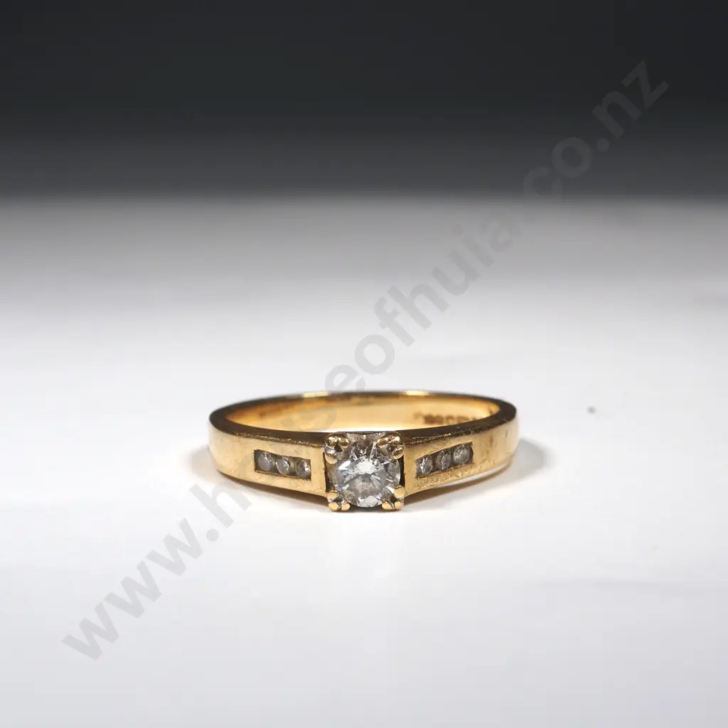 18ct Gold Diamond Ring Image 1++