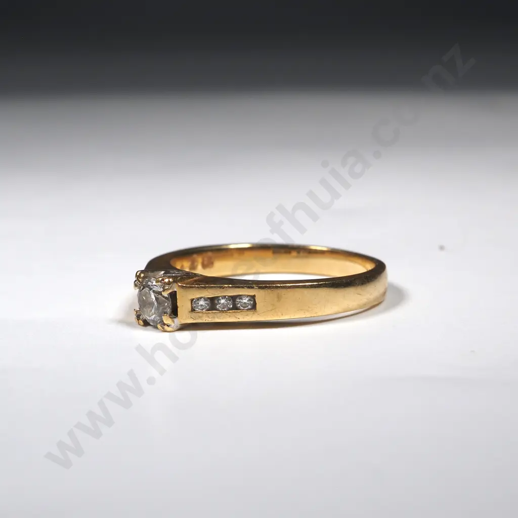18ct Gold Diamond Ring Image 1++