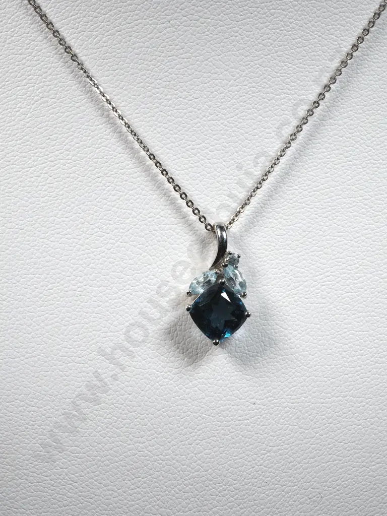 9ct Gold Sapphire & Aquamarine Pendant on 9ct Gold White Gold Chain Image 1++