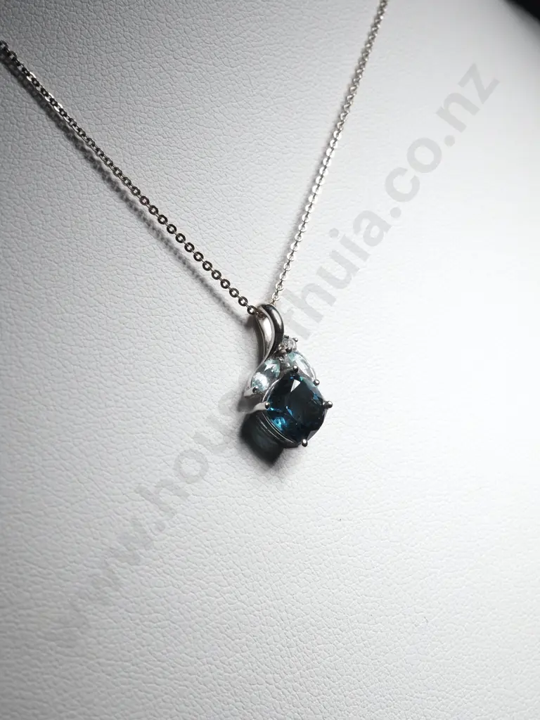 9ct Gold Sapphire & Aquamarine Pendant on 9ct Gold White Gold Chain Image 1++