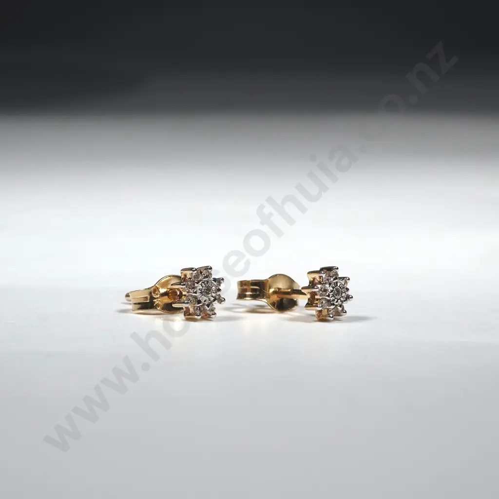 9ct Gold Diamond Cluster Pendant & Earring Set Image 1++