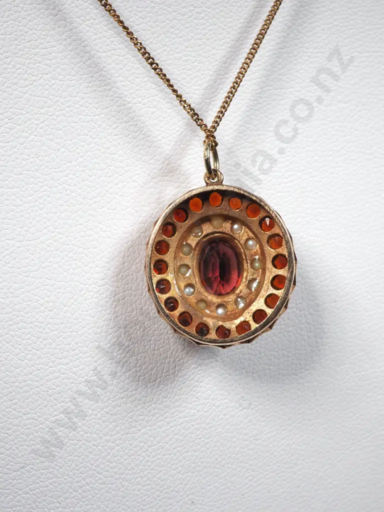 9ct Gold Garnet & Seed Pearl Cluster Pendant on 9ct Chain w/matching Stud Earrings Image 1++