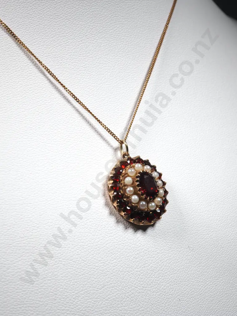 9ct Gold Garnet & Seed Pearl Cluster Pendant on 9ct Chain w/matching Stud Earrings Image 1++