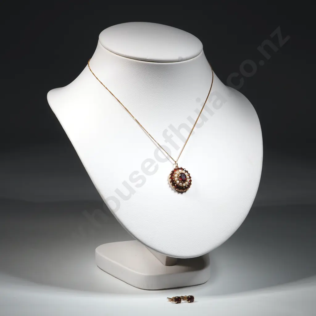 9ct Gold Garnet & Seed Pearl Cluster Pendant on 9ct Chain w/matching Stud Earrings Image 1++