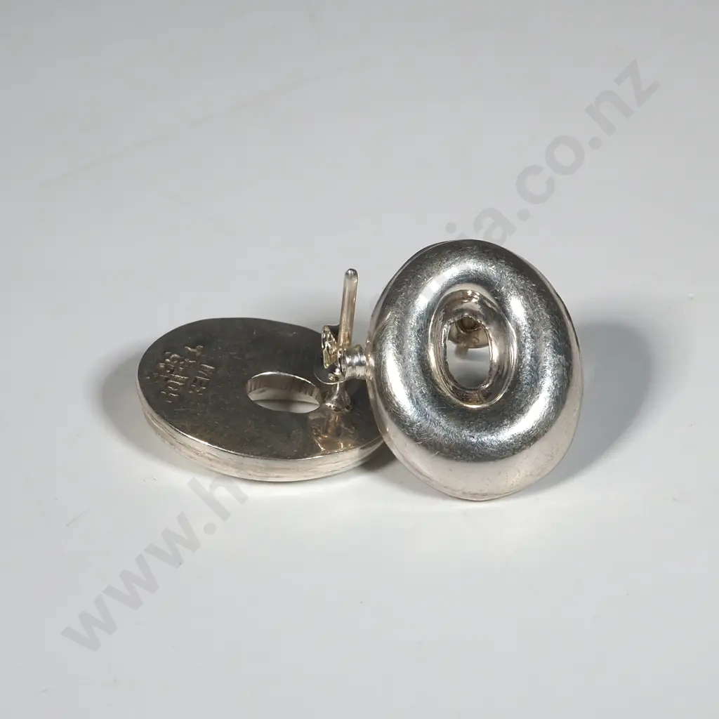 Pair Of Sterling Silver Oval Convex Earrings With Hole. Image 1++
