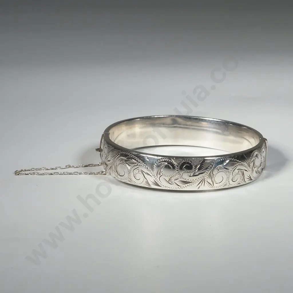 Vintage Snap Bangle With Engraved Front Image 1++
