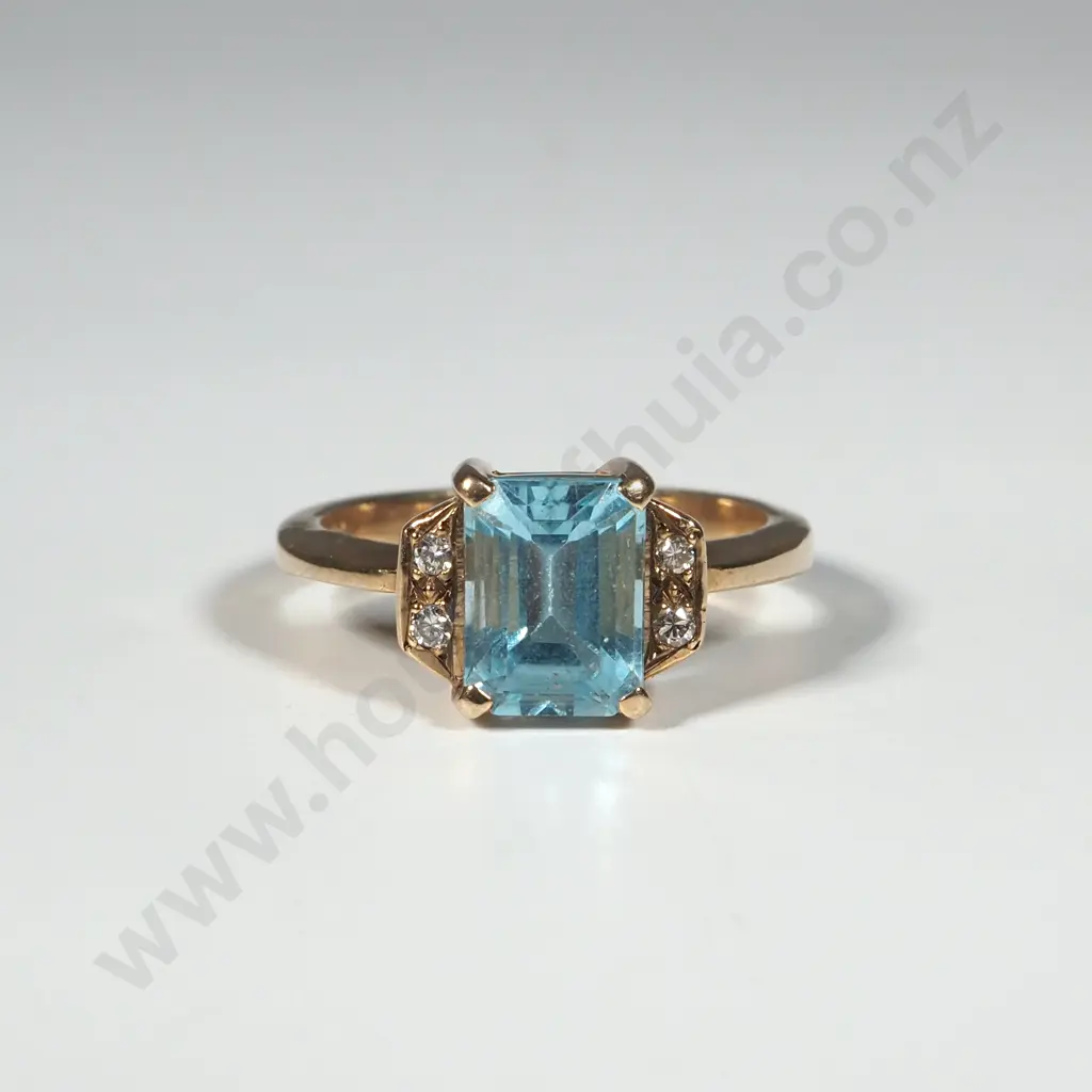 9ct Gold Blue Topaz Ring Image 1++