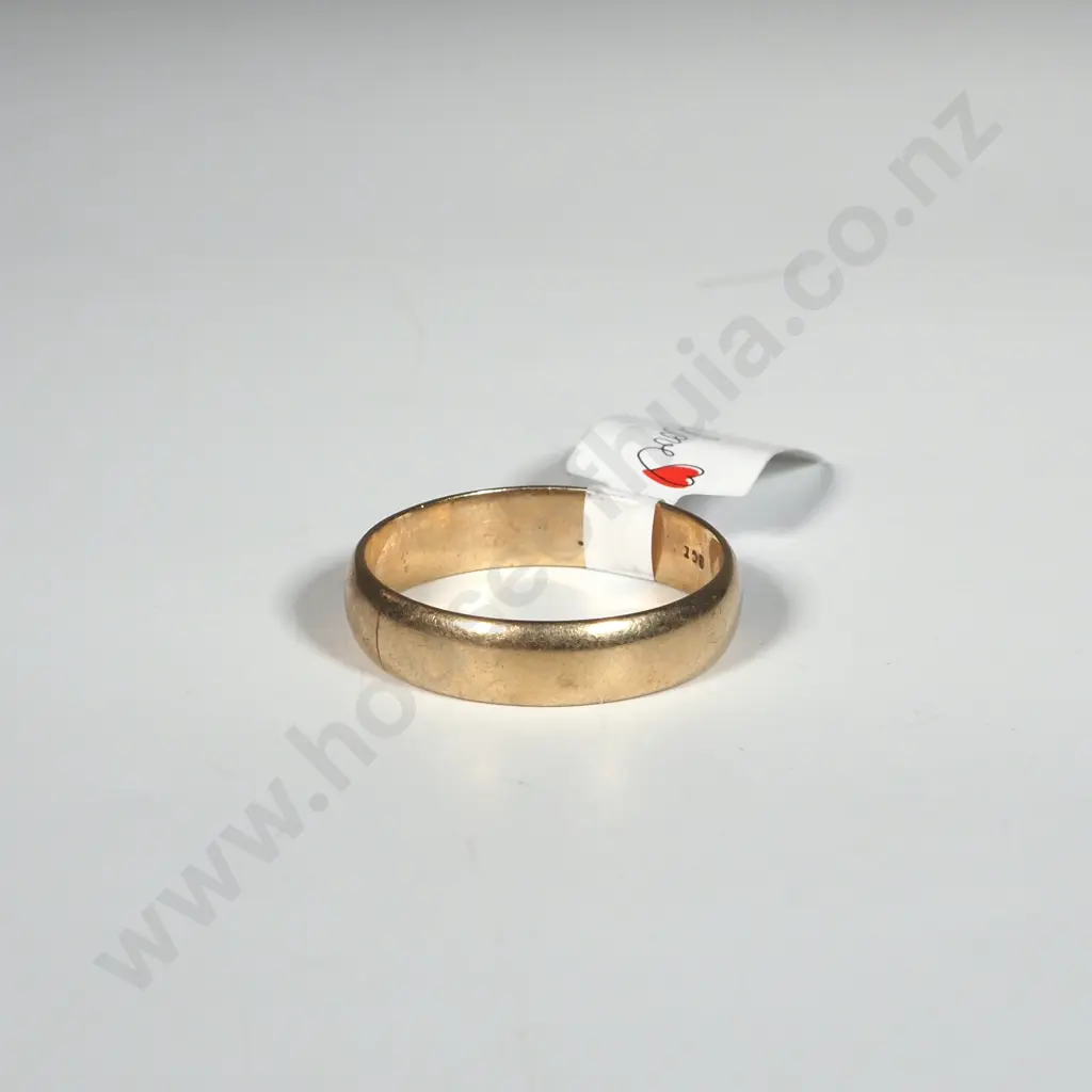 9ct Gold Wedding Band Image 1++