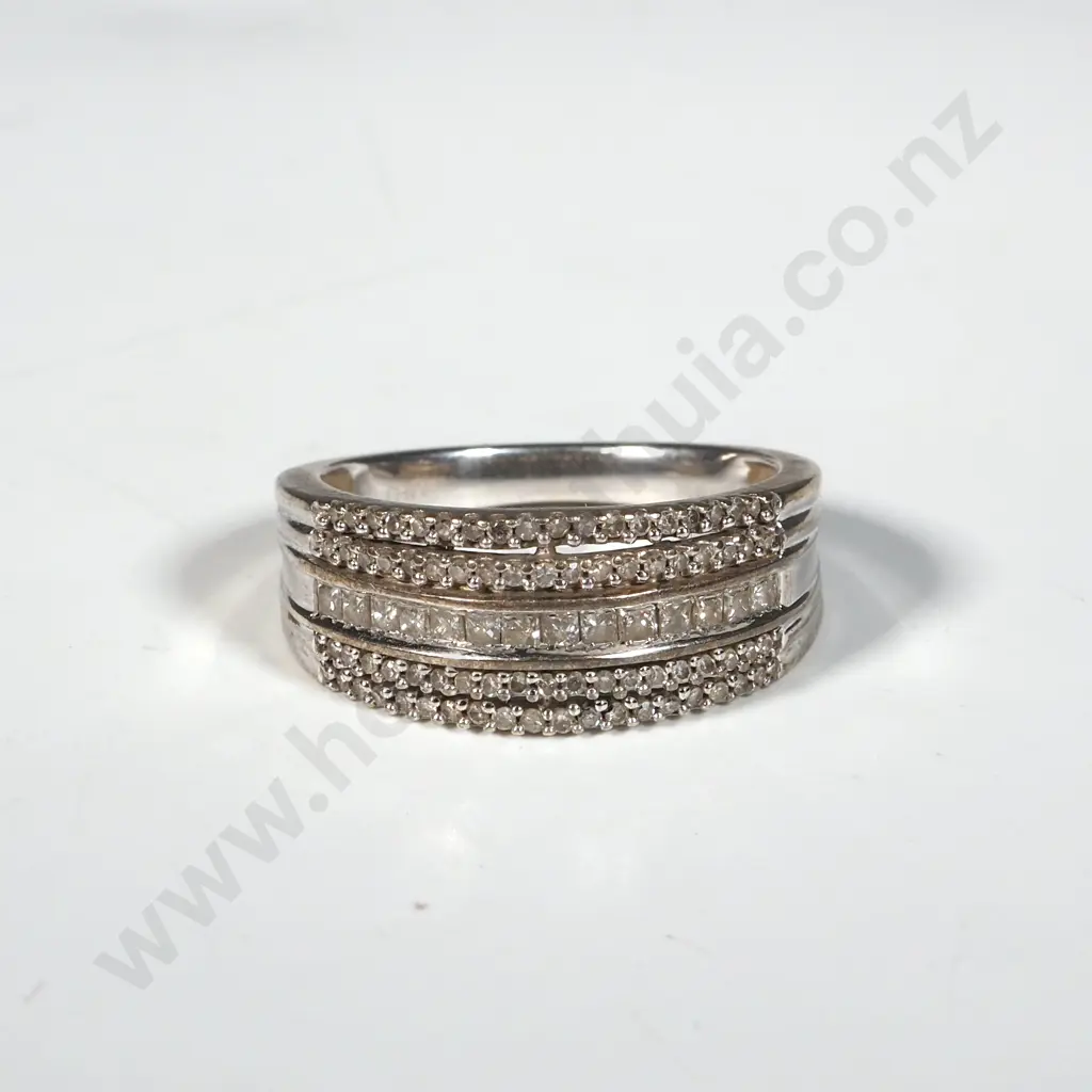 10ct Gold Diamond Ring Image 1++