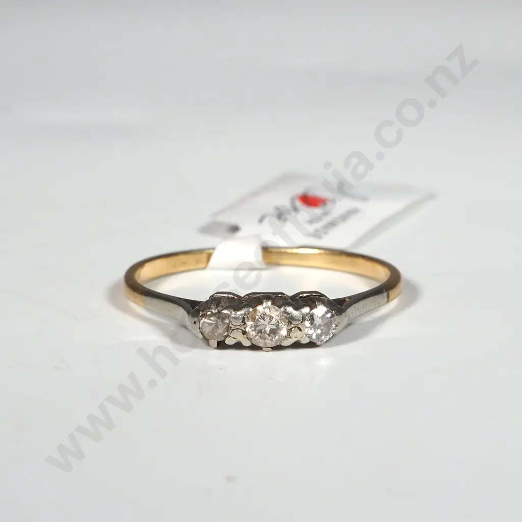 18ct Gold & Three White Gem Ring Image 1++