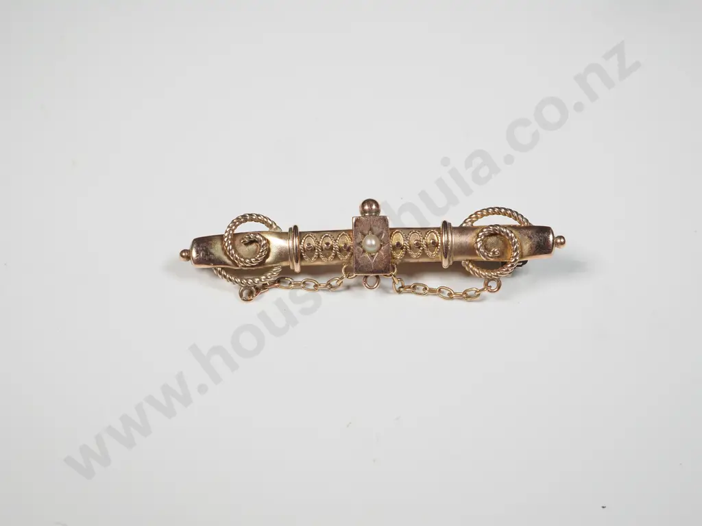9ct Gold Seed Pearl Ornate Brooch Image 1++