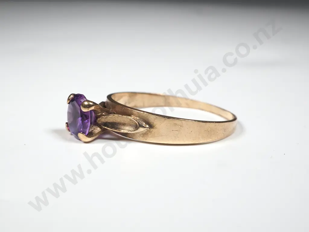 9ct Gold Purple Stone Ring Image 1++