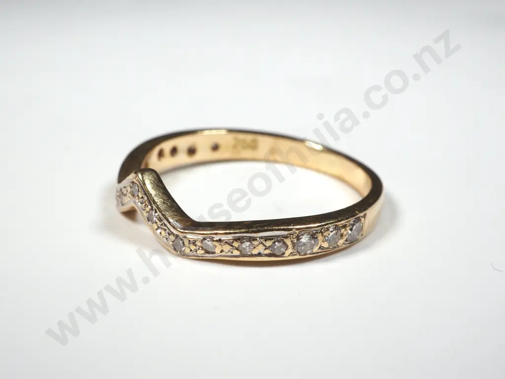 18ct Gold Diamond Band Image 1++