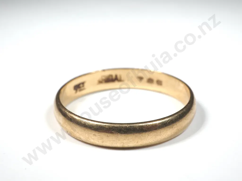 9ct Gold Wedding Band Image 1++