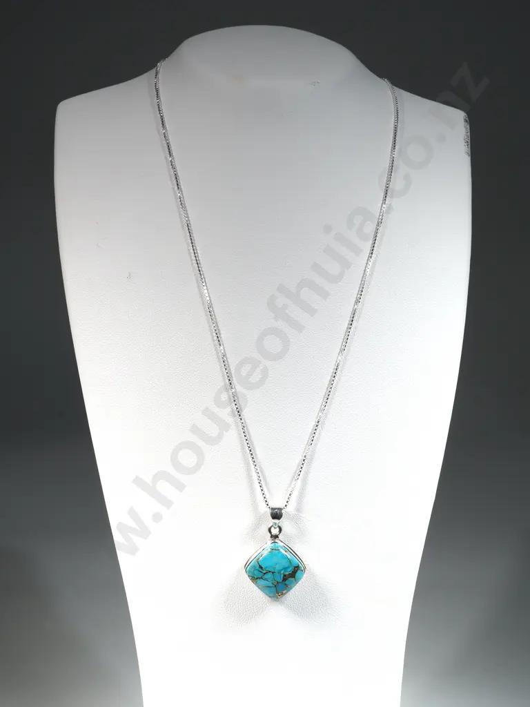 Sterling Silver Turquoise Pendent & Chain. Image 1++