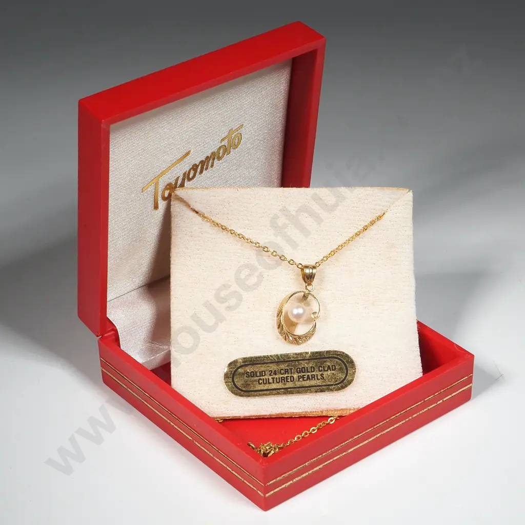 Boxed Toyomoto 24ct Rolled Gold Chain & Cultured Pearl Pendant. Image 1++