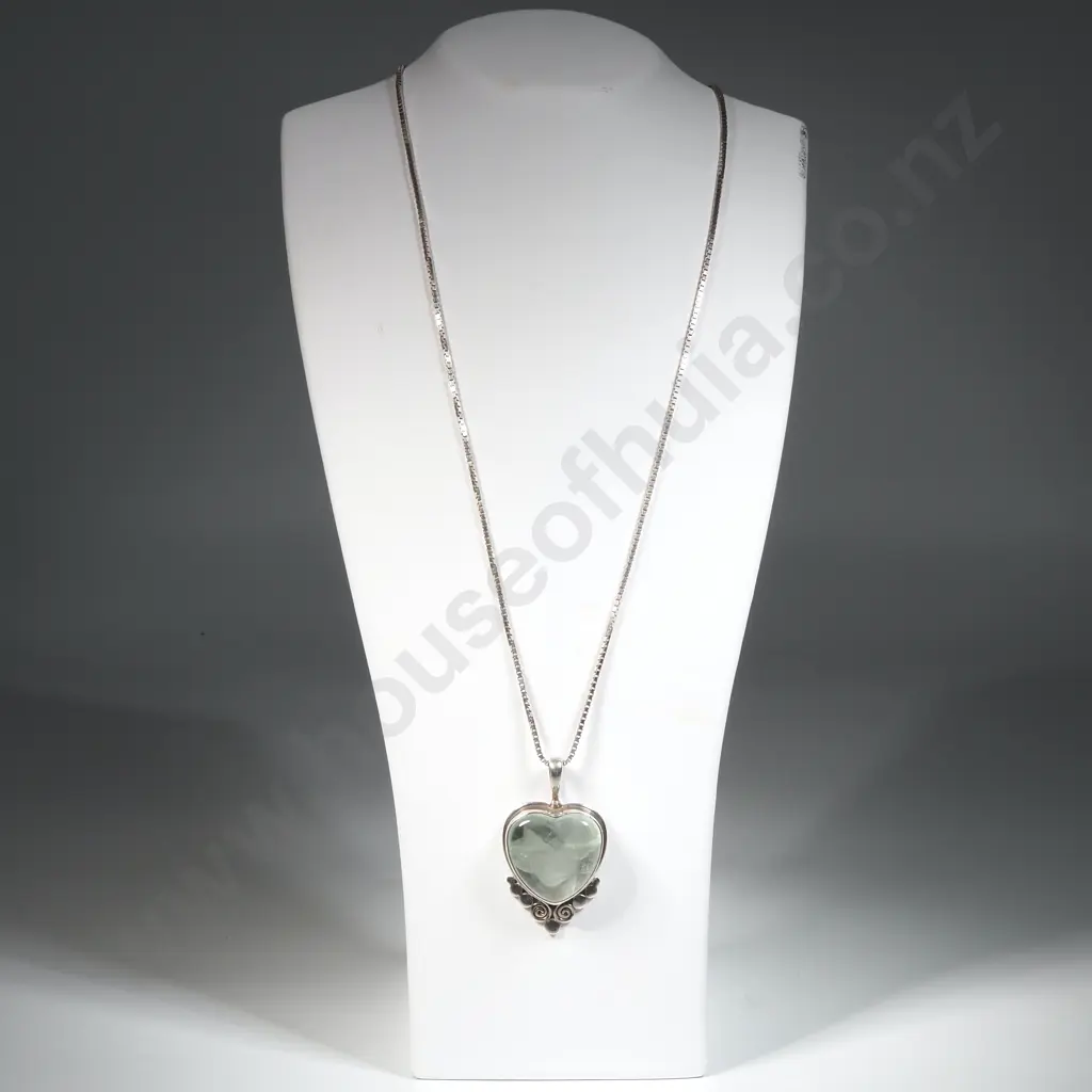 Sterling Silver Heart Shaped Blue/Green Pendant On A Box Link Chain Image 1++