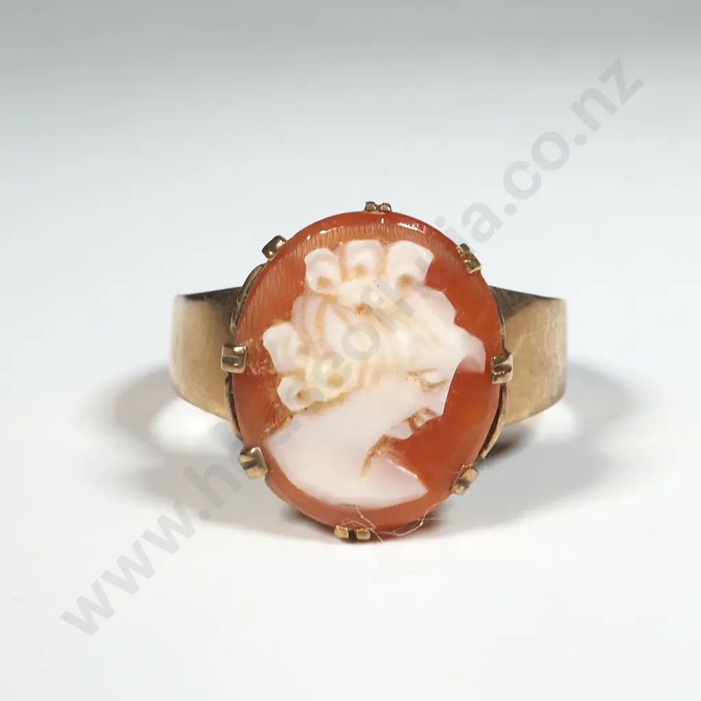 9ct Gold Cameo Ring Image 1++