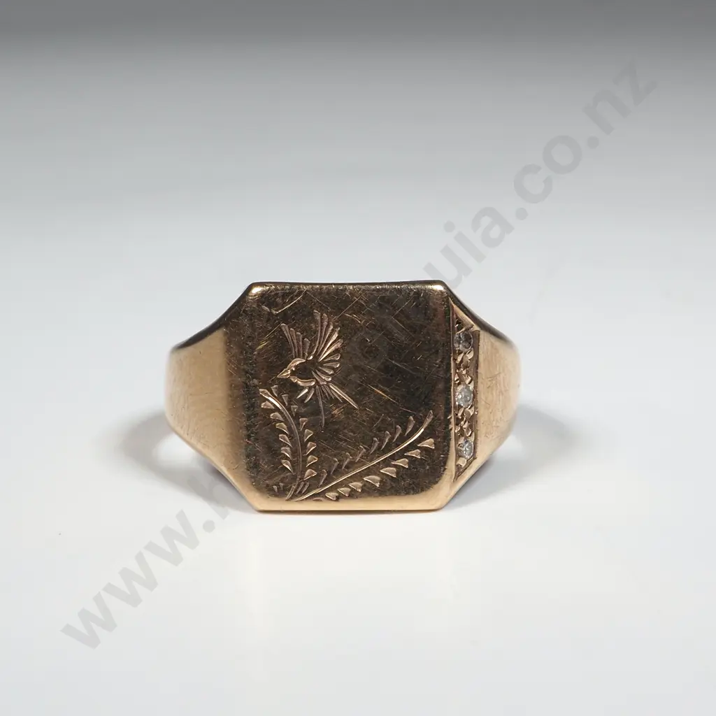 9ct Gold Signet Ring Image 1++