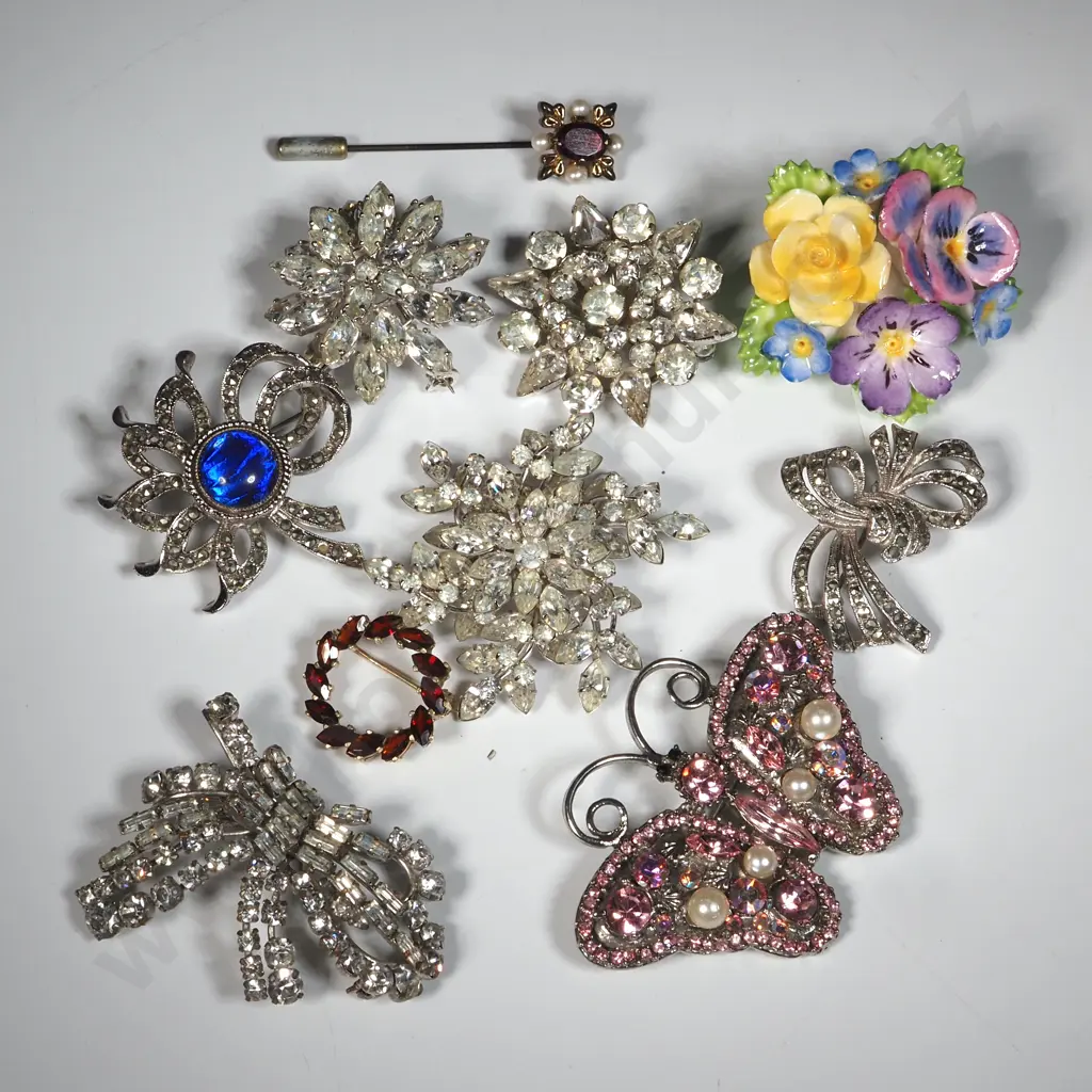 Assorted Costume Brooches Image 1++