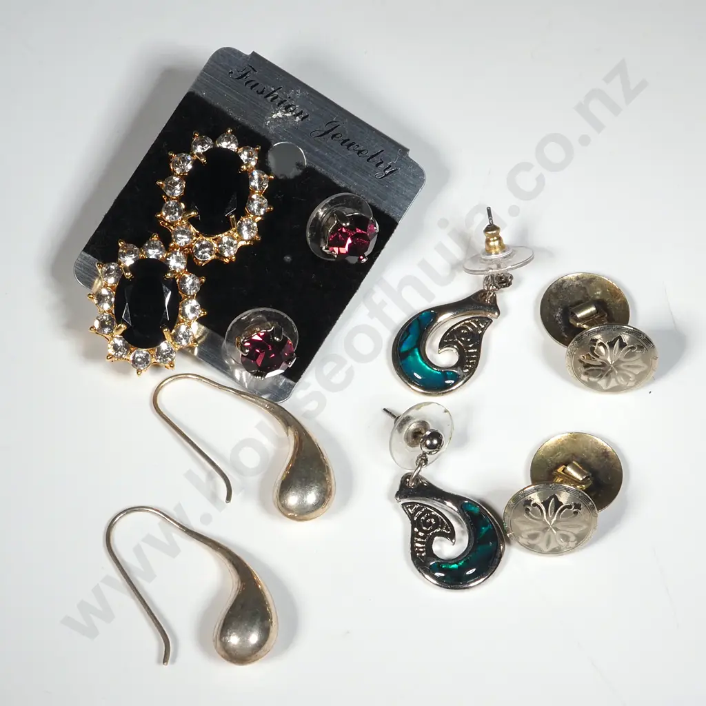 Assorted Lot of Costume Earrings  Image 1++