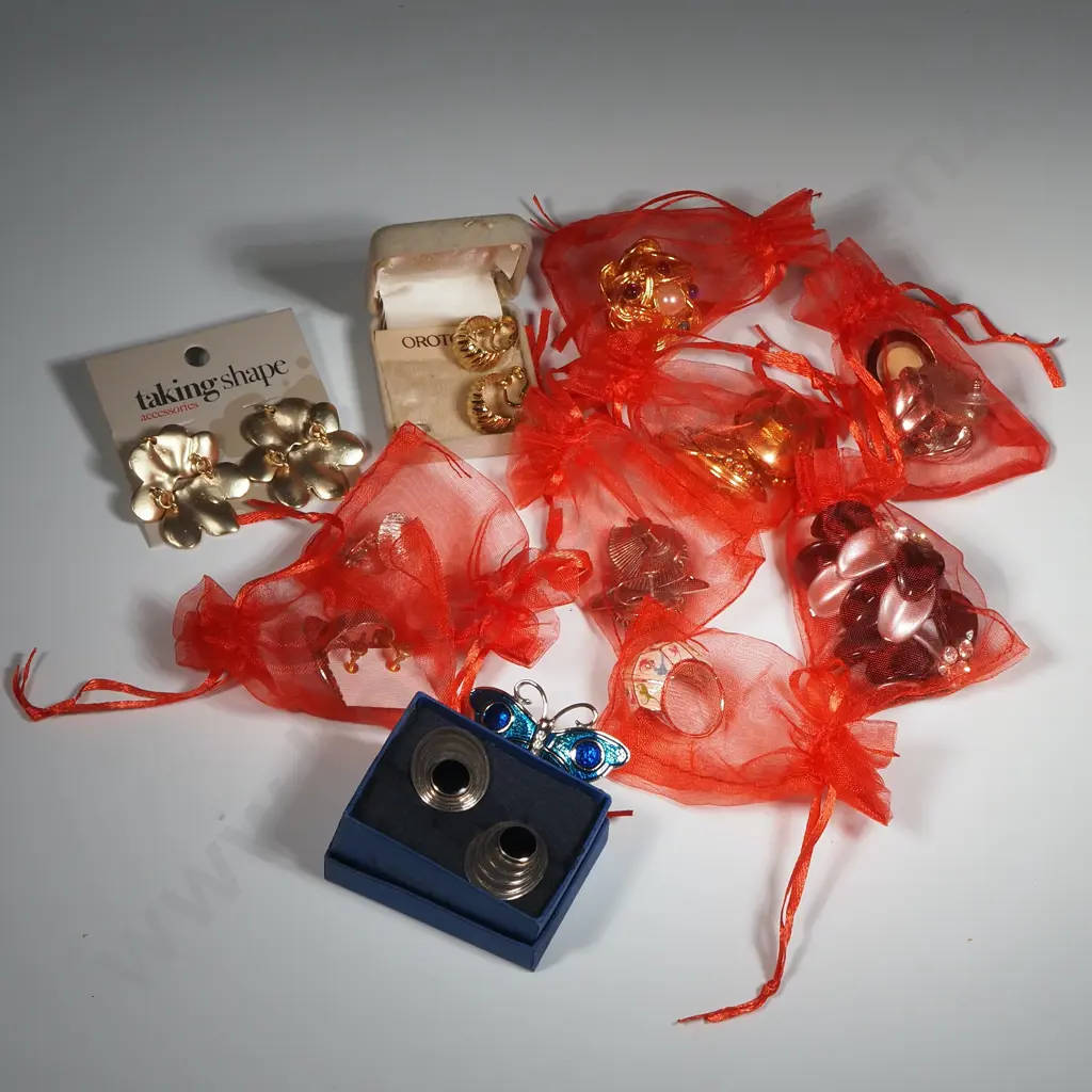 Quantity Of Costume Jewellery Mainly Earrings & Rings  Image 1++