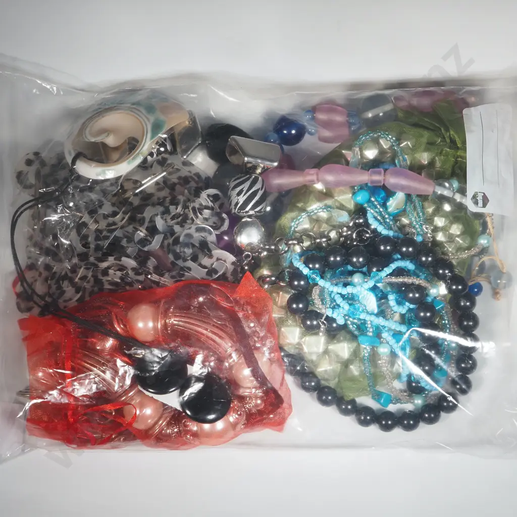 Quantity Of Costume Necklaces & Beads  Image 1++