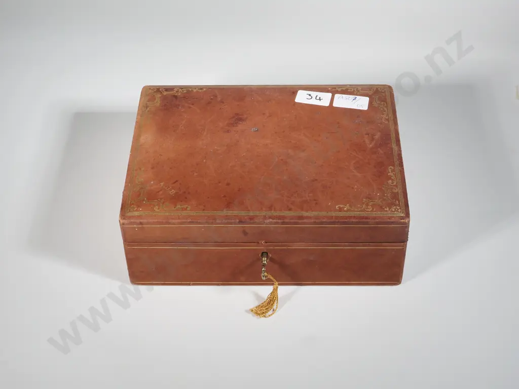 Leather Jewellery Box & Key w Two Compartments & Lined w Red Velvet. Image 1++