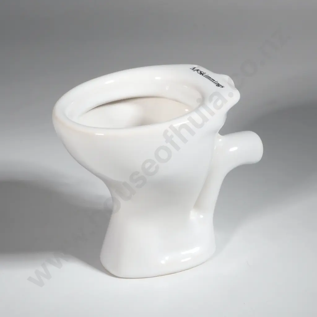 Miniature McSkimmings Toilet. Image 1++