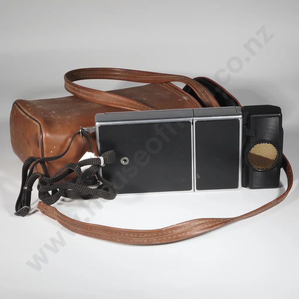 Polaroid SX-70 Land Camera,  Folding Body Design. Image 1++