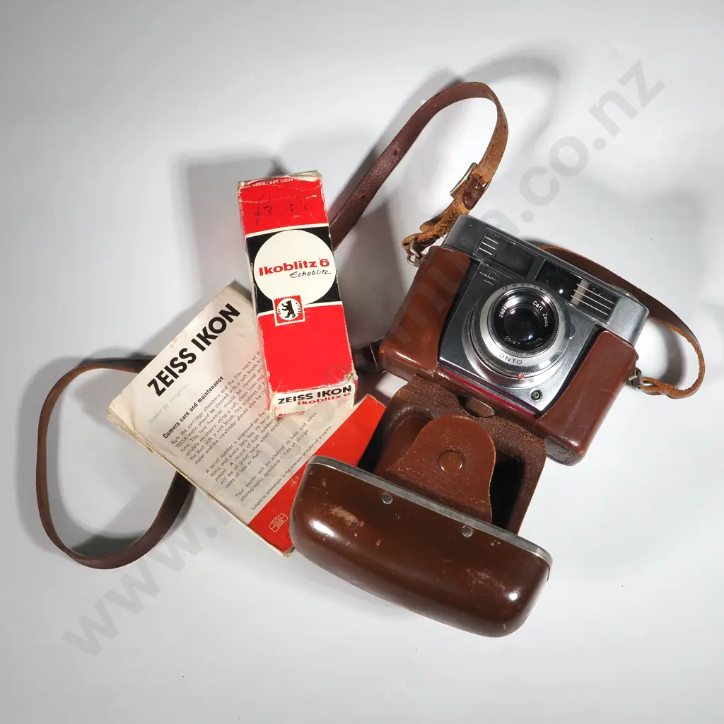 Zeiss Ikon Contessa F/2.8 50mm Lens w Flash & Leather Case. Image 1++