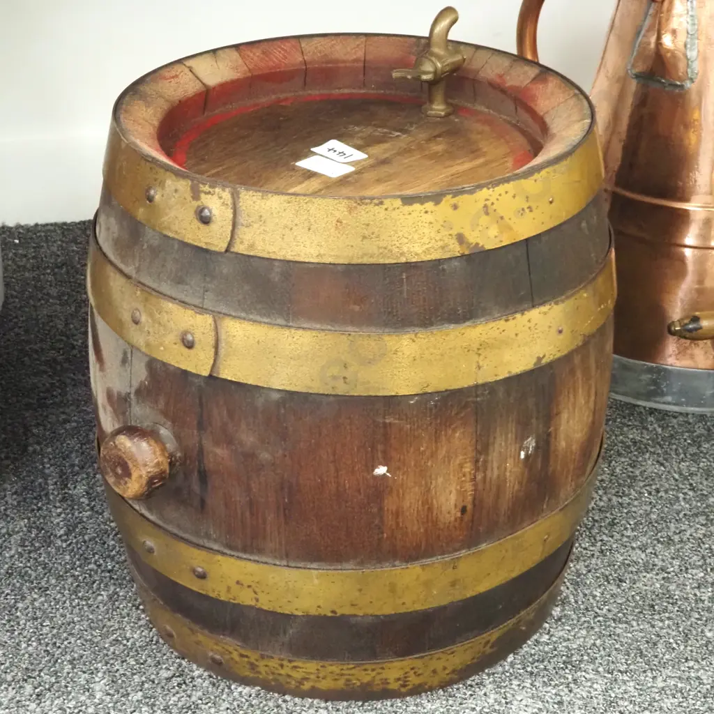 Vintage Oak Barrel w Brass Fittings/ Spigot & Wooden Bung. Image 1++