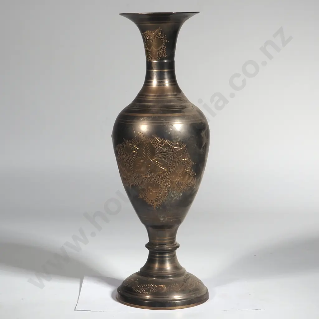 Vintage Mid-Century Grand Fleur Vase. Image 1++