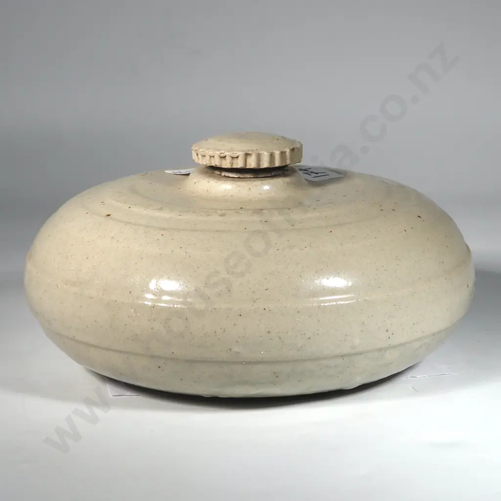 Vintage Circular Stoneware Hot Water Bottle. Image 1++