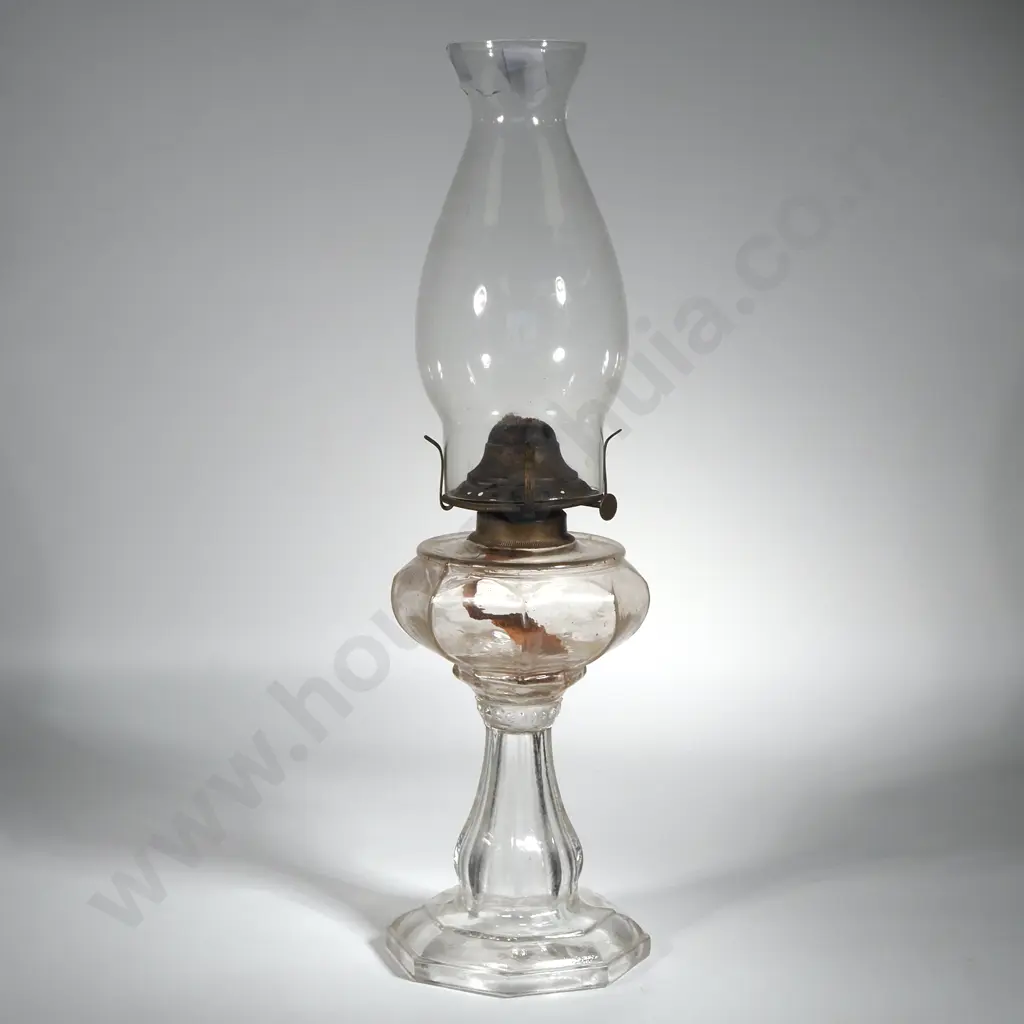 Vintage Glass Kerosene Lantern w Chimney. Image 1++