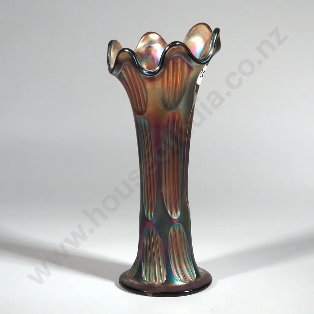 Mauve-Toned Carnival Glass Vase. Image 1++