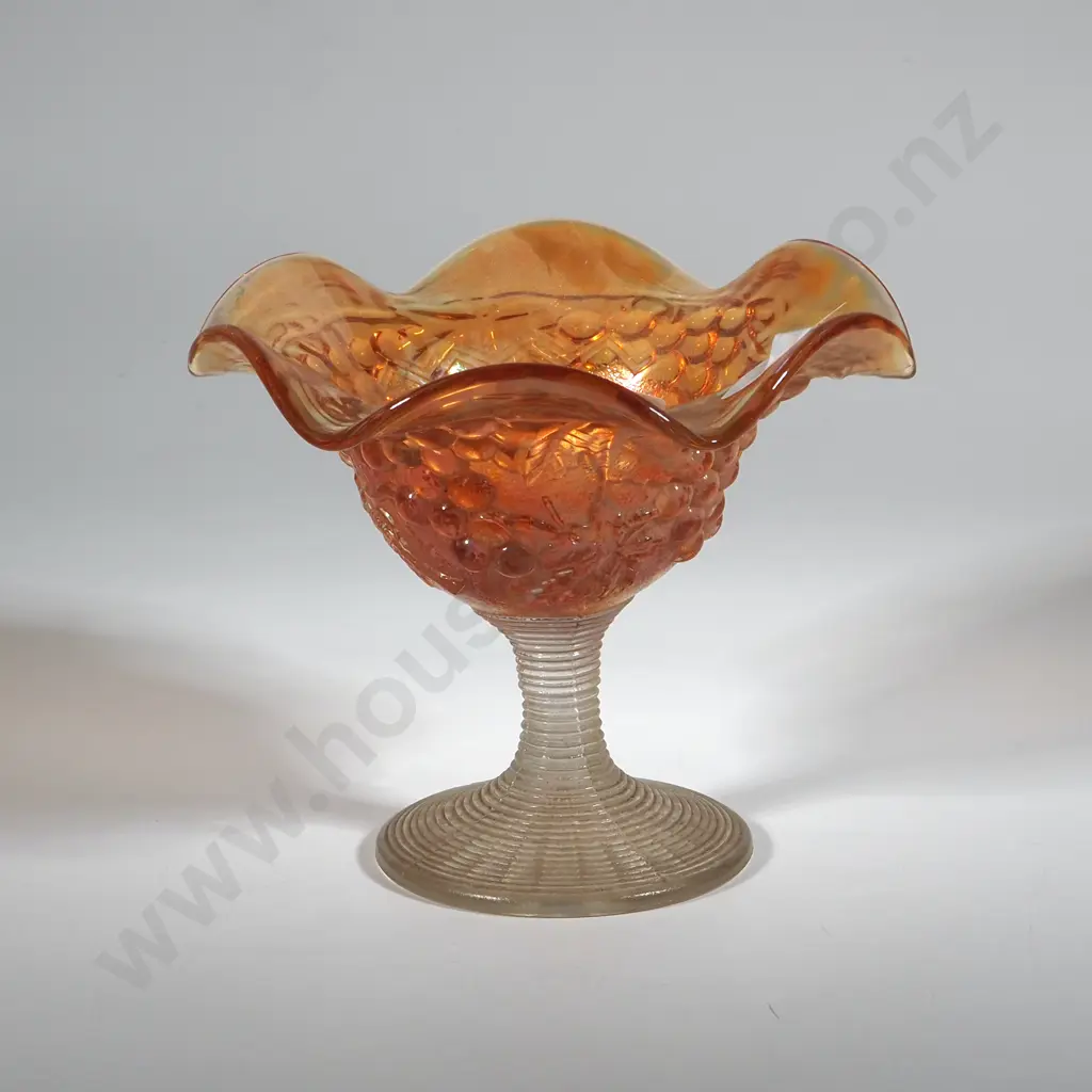 Carnival Glass Bon Bon Dish. Image 1++