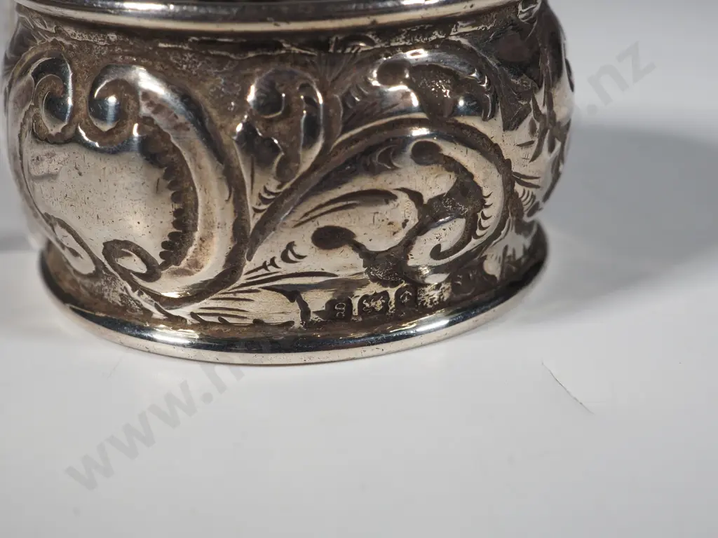 Sterling Silver Embossed Serviette Ring. Image 1++