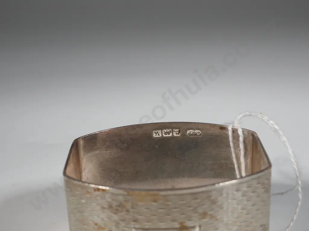 Sterling Silver Engine Turned Serviette Ring w Empty Cartouche. Image 1++