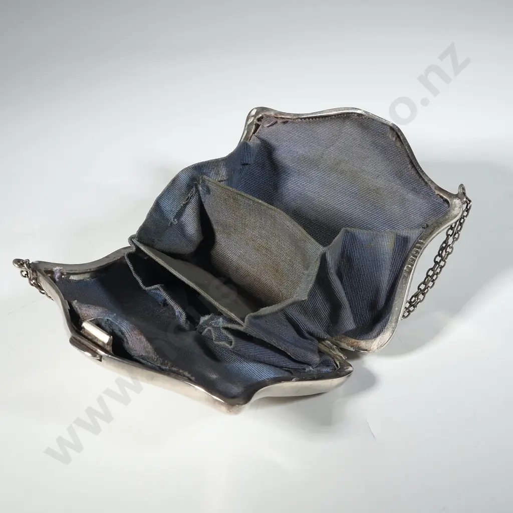 Vintage EPNS Ladies Handbag w Engraved Detail. Image 1++