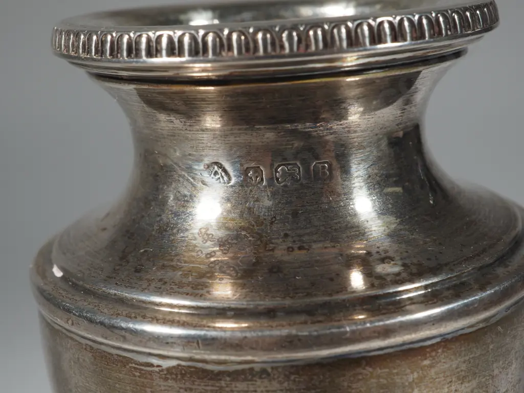 Sterling Silver Vase w Faceted Body on Circular Base. Image 1++