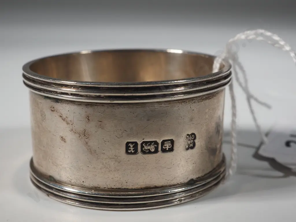 Sterling Silver Napkin Ring With Plain Body. Image 1++