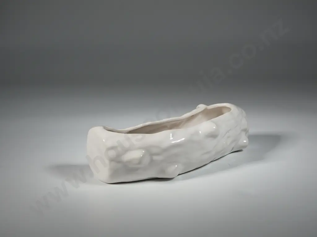 Neeco White Temuka Ware Log Vase. Image 1++