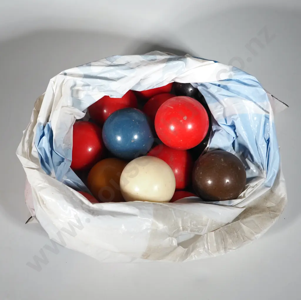 Assorted Lot of Snooker/Billiard Balls. Image 1++